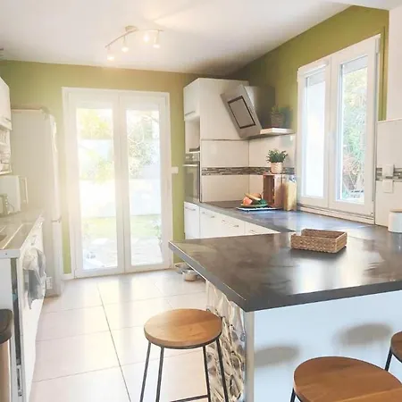 Salle D'eau Privee Bureau Tv, Placard, Cafe Ou The, Jardin Et Cuisine